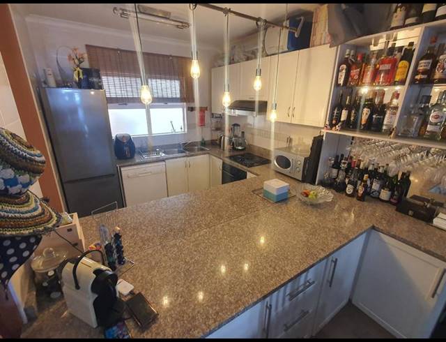 2 BEDROOM APARTMENT FOR SALE IN UMHLANGA RIDGE